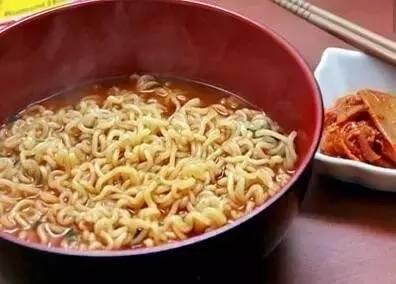 小说吃瓜吃方便面,一部轻松幽默的小说生活