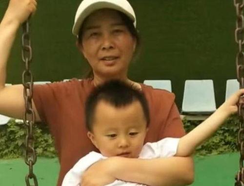 悦悦喜欢吃瓜,悦悦的夏日瓜果盛宴