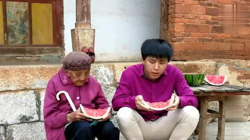 老太吃瓜暴毙,一场悲剧引发的食品安全警钟