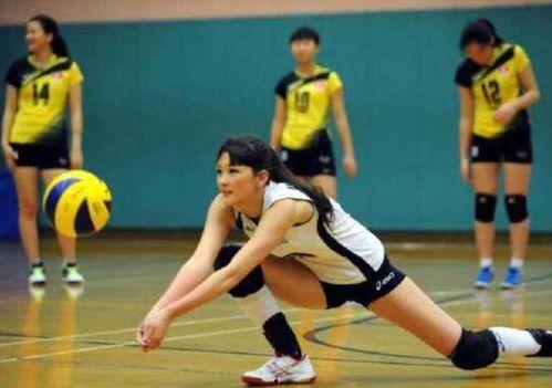 打排球妹子吃瓜,展现别样魅力